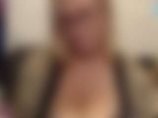 Live cam show with IlariaCetoi - Glasses on instabang