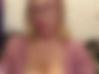 Live cam show with IlariaCetoi - Granny Lovense on friskycurves.com