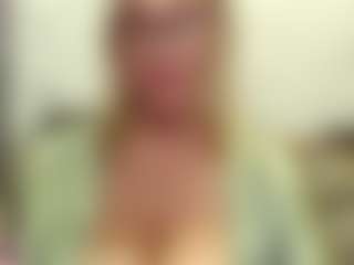 Live cam show with IlariaCetoi - Green Eyes on madthumbs