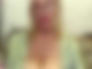 Live cam show with IlariaCetoi - Green Eyes on Streamer API