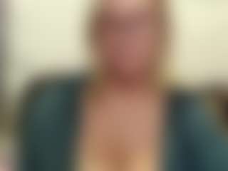 Live cam show with IlariaCetoi - Smoke on Mixed Magazine Live