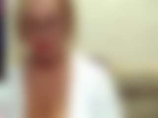 Live cam show with IlariaCetoi - Glasses on Soda Cam