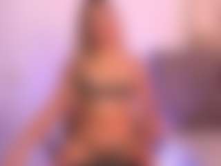 Live cam show with CIEL - Bedroom on Camming Site