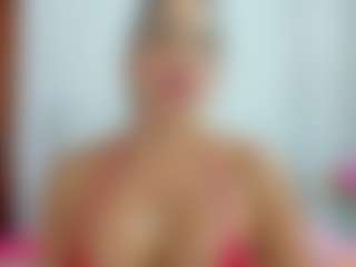 Live cam show with Venus Vega - Shaved Pussy MILF on AdultVida.com