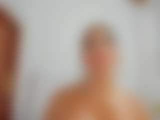 Live cam show with Venus Vega - Orgasm on StripNow