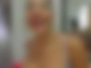 Venus Vega MILF webcam performer live streaming