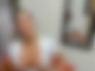 Venus Vega MILF webcam performer live streaming