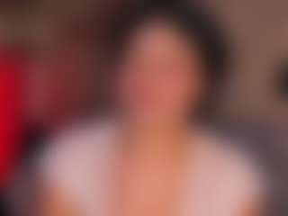 Live cam show with Anastassia - Brown Eyes Ebony on Camsoda