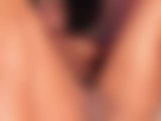 Live cam show with Anastassia - Bedroom on friskycurves.com