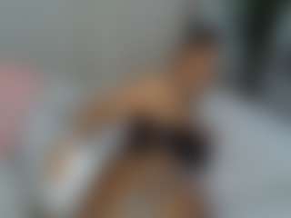 Live cam show with January Rose - Shaved Pussy on sexylive.show