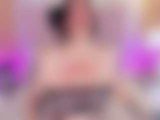 Gin MILF webcam performer live streaming