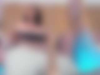 Gin MILF webcam performer live streaming