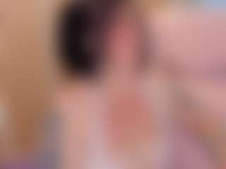 Gin MILF webcam performer live streaming