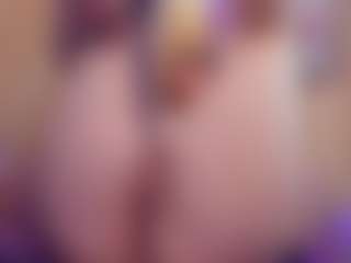 Live cam show with Gin - Twitter on Camsoda