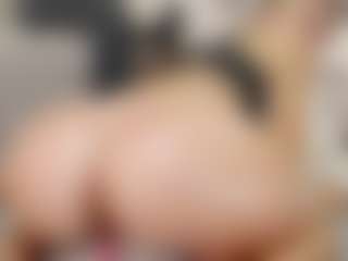 Live cam show with sweetdaiana23 - Young Adult on Streamer API