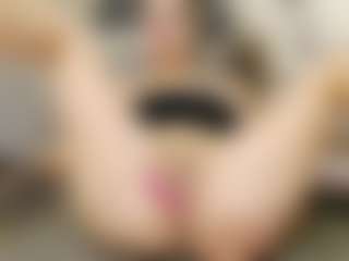Live cam show with sweetdaiana23 - Bedroom on Camsoda