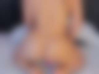 Karla Hudsson MILF webcam performer live streaming