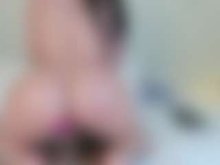 Live cam show with Karla Hudsson - Dildo Or Vibrator on hrnylive.com