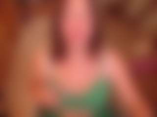 LauraRuth MILF webcam performer live streaming
