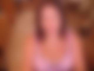 LauraRuth MILF webcam performer live streaming