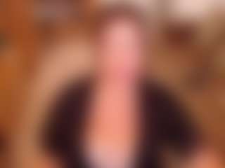 Live cam show with LauraRuth - Middle Aged on StripNow