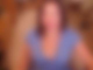 Live cam show with LauraRuth - Bedroom on milfzrlive.com