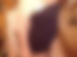 Live cam show with LauraRuth - Living Room on Camsoda