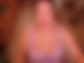 Live cam show with LauraRuth - Living Room on MyBangCams