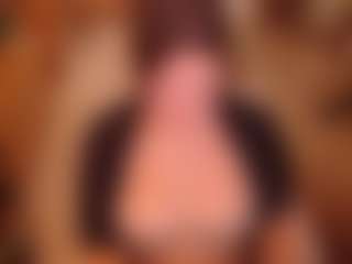 Live cam show with LauraRuth - Living Room on Instabang