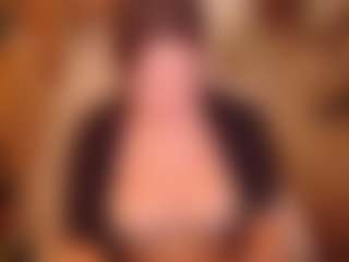 Live cam show with LauraRuth - Living Room on hrnylive.com