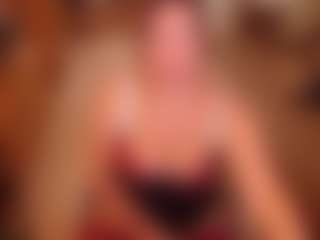 Live cam show with LauraRuth - Dildo Or Vibrator on AdultVida.com