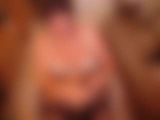 LauraRuth MILF webcam performer live streaming