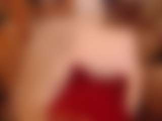 LauraRuth MILF webcam performer live streaming