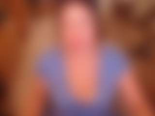 LauraRuth MILF webcam performer live streaming