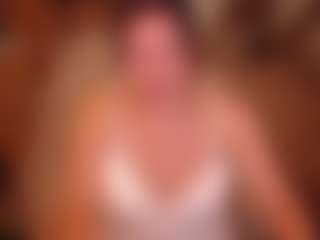 Live cam show with LauraRuth - Amateur Brown Hair on xblisslive.com