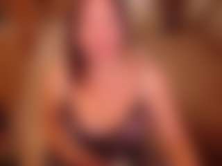 Live cam show with LauraRuth - Mature Toys on madthumbs