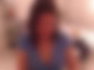 Live cam show with LauraRuth - Living Room on AdultVida.com