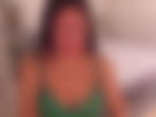 Live cam show with LauraRuth - Amateur Brown Hair on Camming Site