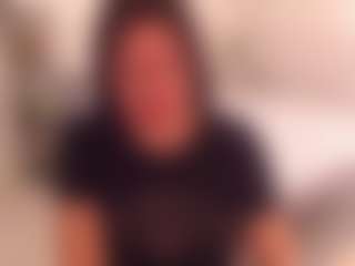 Live cam show with LauraRuth - Brown Hair Petite on AdultVida.com