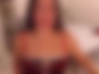 Live cam show with LauraRuth - Bedroom Mature on Stripli.com