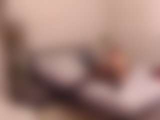 Live cam show with LauraRuth - Amateur Brown Hair on boobsie.com