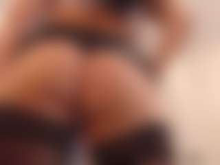 Live cam show with LauraRuth - Petite MILF on TastyBlacksLive