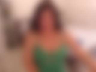LauraRuth MILF webcam performer live streaming