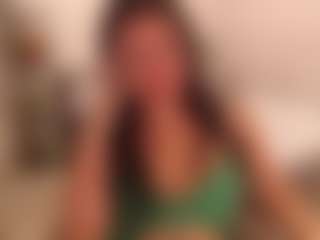 Live cam show with LauraRuth - Petite Toys on xplaylive.com