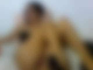 Live cam show with Genuine Woman - Thong on livesuperchat.net