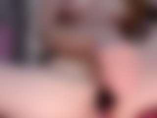 JenniferSquirts MILF webcam performer live streaming