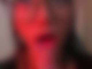 Live cam show with Alice-rausing - Tongue on studioflirtlive.com