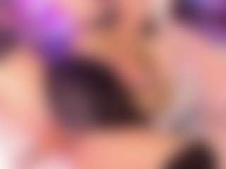 Performer in webcam MILF shayna_manson_ in streaming live