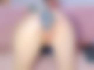 isabelle-adjanii's Live Sex Cam Show