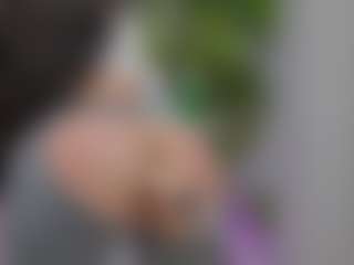 Live cam show with LuckyyStrike - Petite Teen (18+) on LiveSexCams6